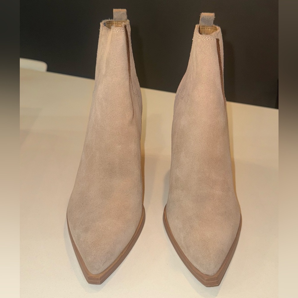 Marc Fisher Matter Chelsea Boot Women's Size US6 Beige Suede - Picture 6 of 11